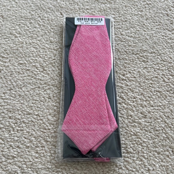 Brand new ties.com hot pink Denver bow tie - Picture 1 of 1